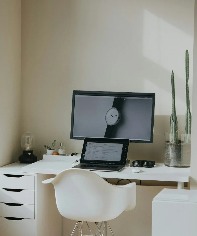 vadim-bozhko-SM_hz_zkXxM-unsplash